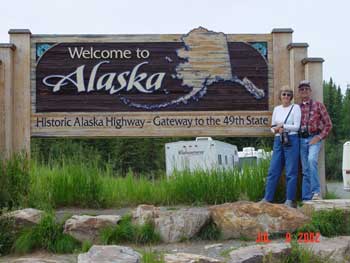 We made it! Border crossing east of Tok, AK